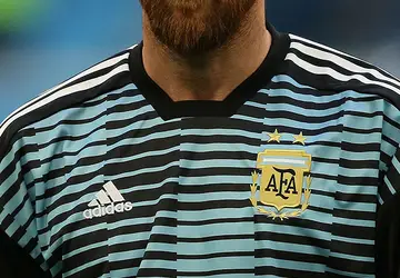 Messi faz história ao marcar 5 gols pela Argentina na mesma partida