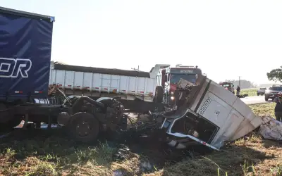 Ultrapassagem de moto causou acidente com caminhões e morte na BR-262