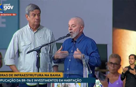 Lula defende parceria com prefeitos e cobra projetos para obras